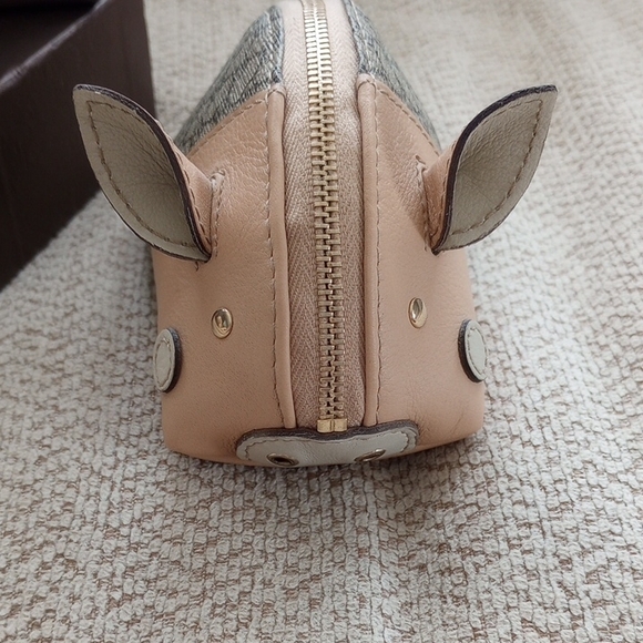 Gucci Beige and Gray Pig-Shaped Coin Pouch - Picture 4 of 7